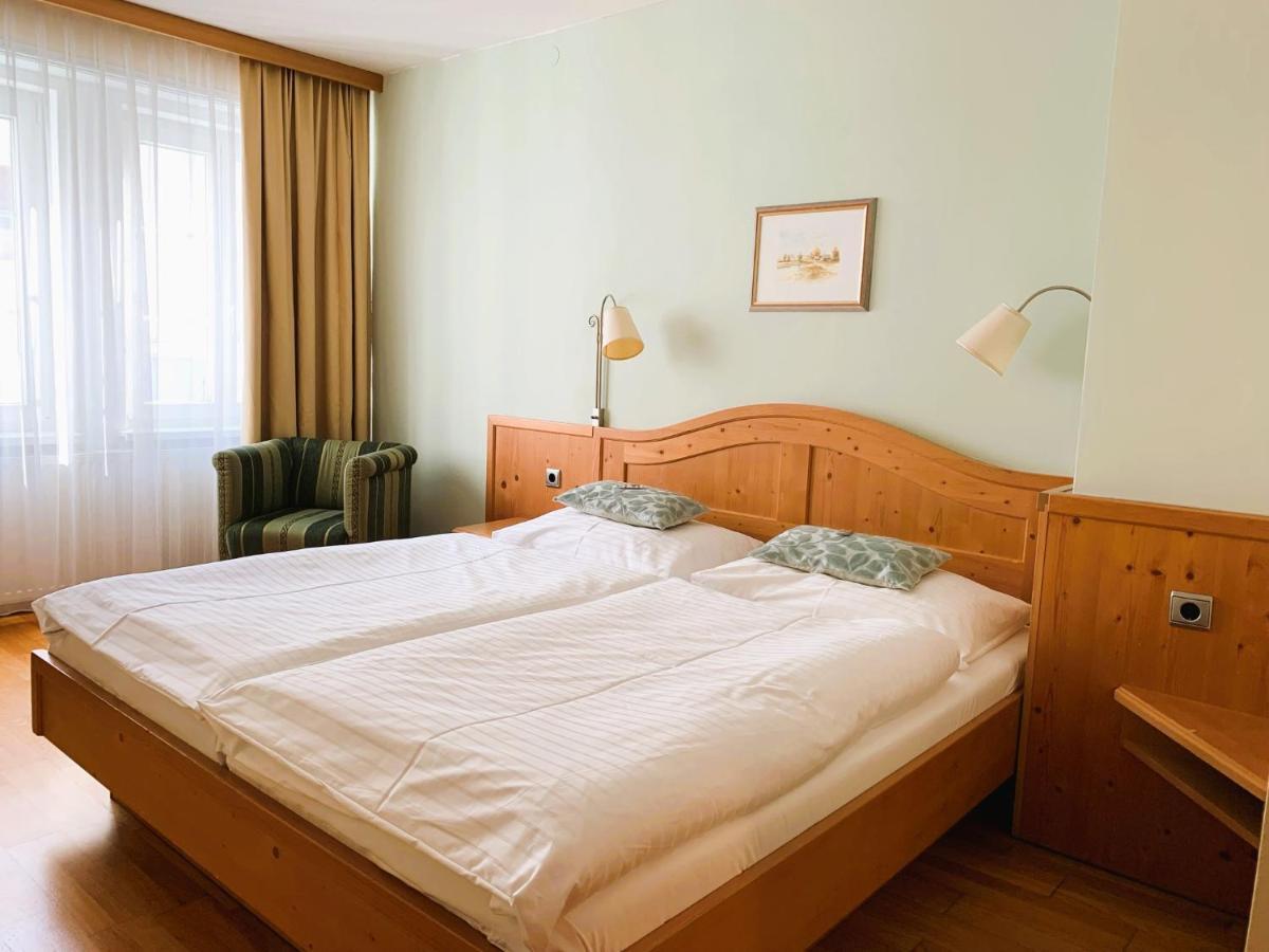 גומפולדסקירשן Hotel Zur Post מראה חיצוני תמונה