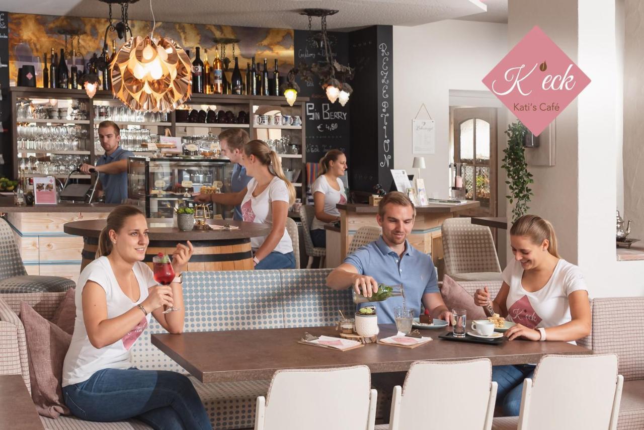 גומפולדסקירשן Hotel Zur Post מראה חיצוני תמונה