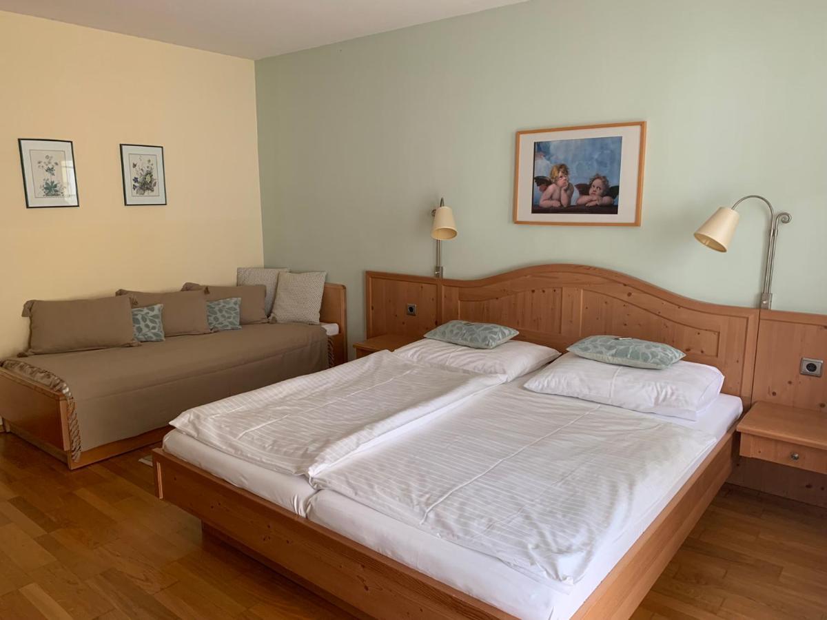 גומפולדסקירשן Hotel Zur Post מראה חיצוני תמונה