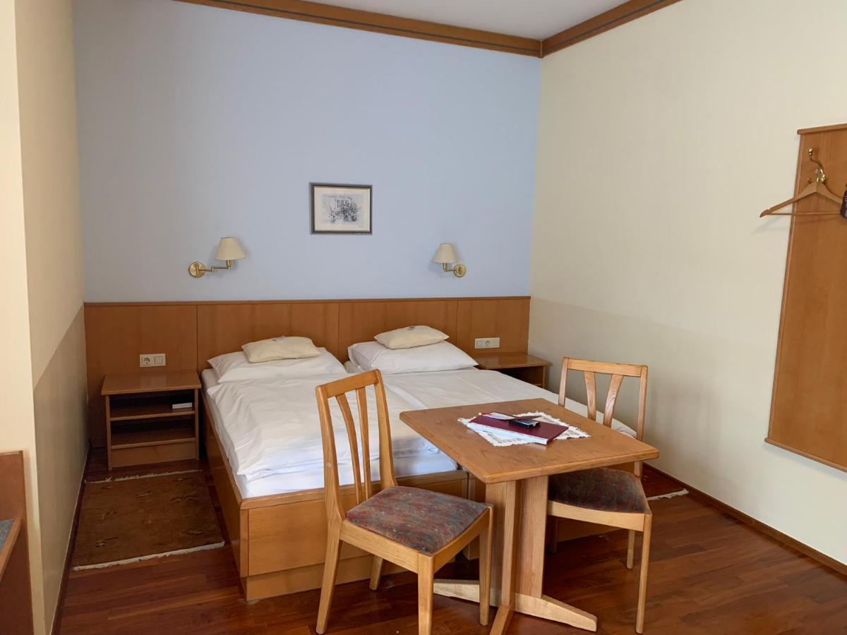 גומפולדסקירשן Hotel Zur Post מראה חיצוני תמונה