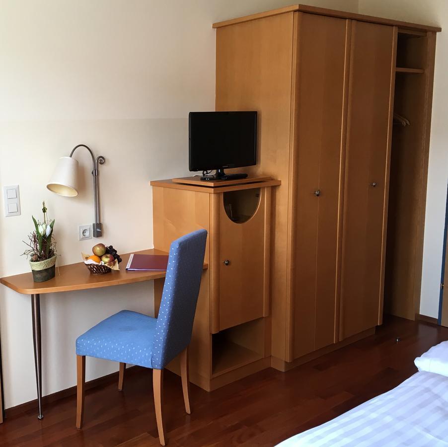 גומפולדסקירשן Hotel Zur Post מראה חיצוני תמונה